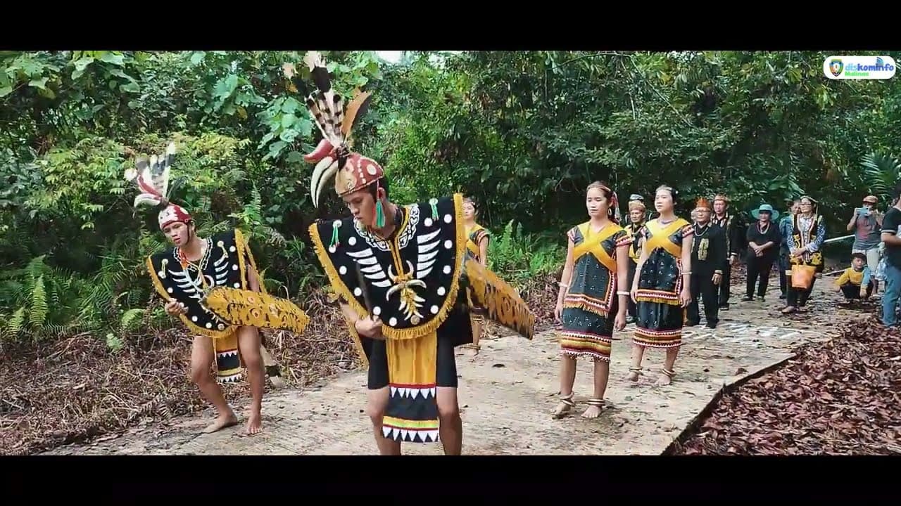 Keunikan Kuburan Batu di Desa Sesua